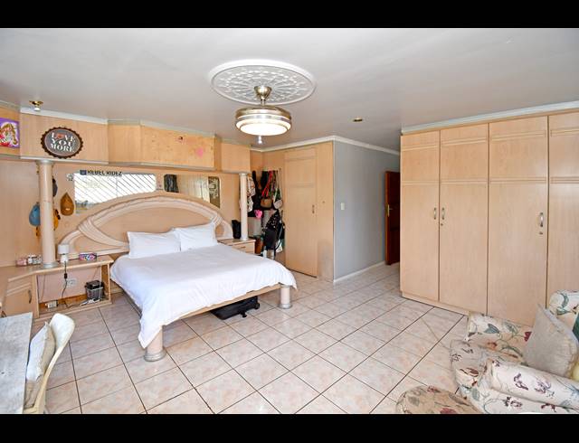 4 BEDROOM HOUSE FOR SALE IN MAYFAIR WEST